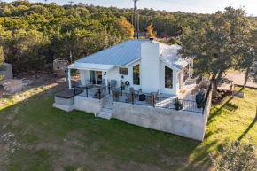 Gorgeous Home with Hot Tub 5min from the River